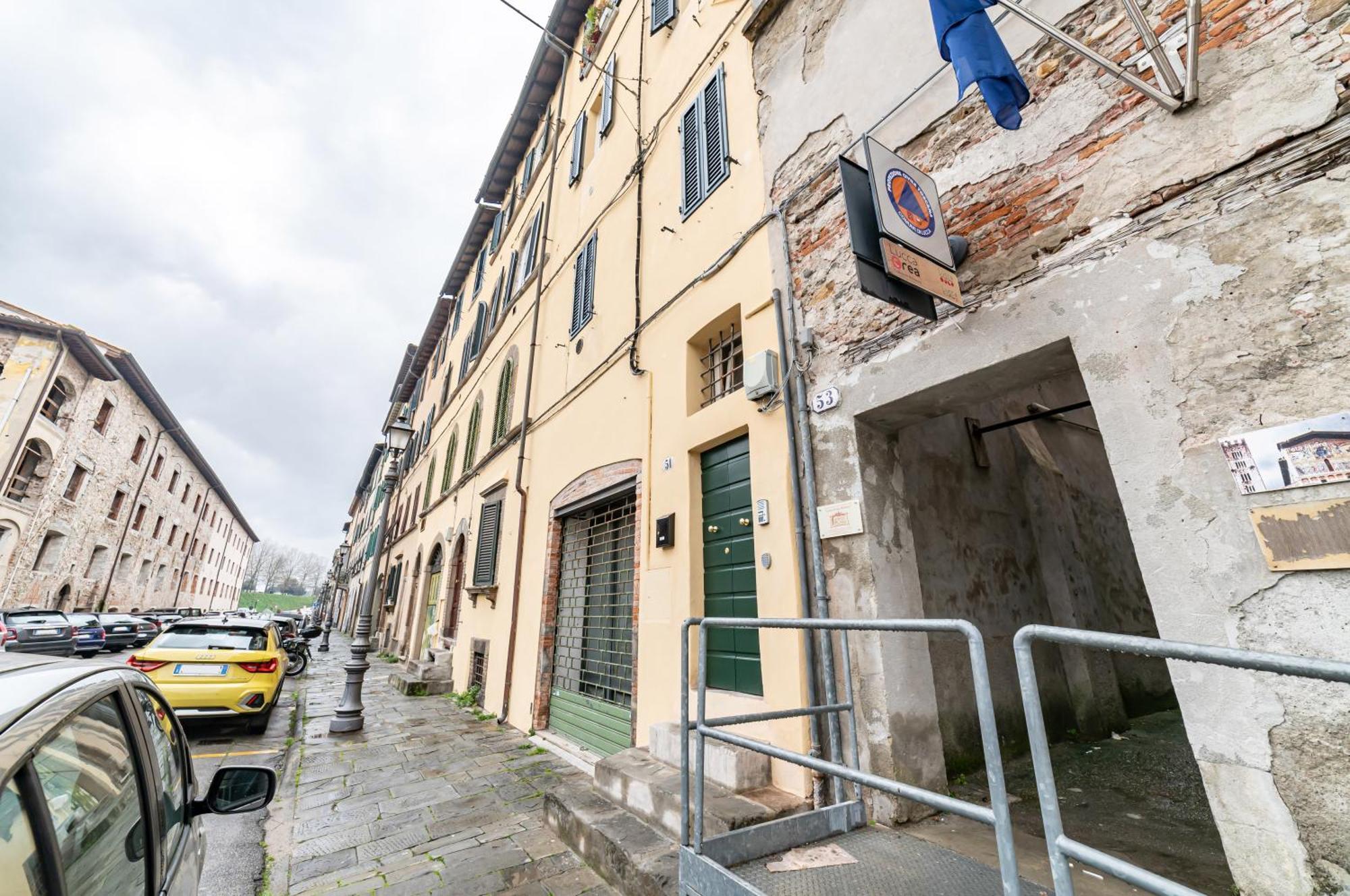 Modern Apartment In The Heart Of Lucca! ภายนอก รูปภาพ